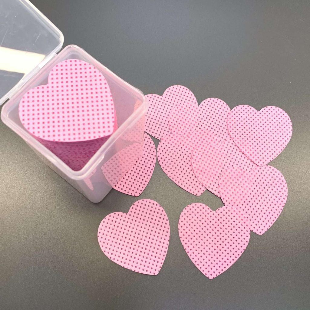 Effortless Nail and Lash Care with Heart-Shaped Wipes
